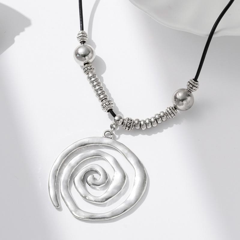 Ожерелье из бусин, премиальный вид, преувеличенные украшения, металлическая геометрическая нить, кулон, чувство дизайна, цепочка для ключицы, женская
Ожерелье из бусин, премиальный вид, преувеличенные украшения, металлическая геометрическая нить, кулон, чувство дизайна, цепочка для ключицы, женская