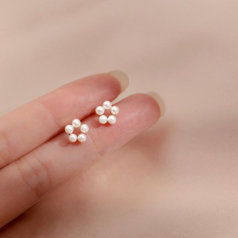Серьги-гвоздики из серебра S925 с покрытием из 14-каратного золота, с цветами из синтетического жемчуга - Элегантные и универсальные для женщин Gold Pair with Rubber Stoppers
Серьги-гвоздики из серебра S925 с покрытием из 14-каратного золота, с цветами из синтетического жемчуга - Элегантные и универсальные для женщин Gold Pair with Rubber Stoppers