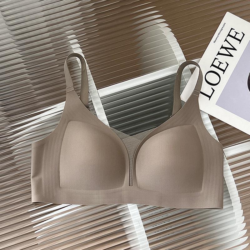 Seamless One-Piece Bra for Women: Provides Jelly Soft Support, Reduces Bust Size, Anti-Sagging, Perfect for Summer. 3XL Thickness 0.5cm
Seamless One-Piece Bra for Women: Provides Jelly Soft Support, Reduces Bust Size, Anti-Sagging, Perfect for Summer. 3XL Thickness 0.5cm