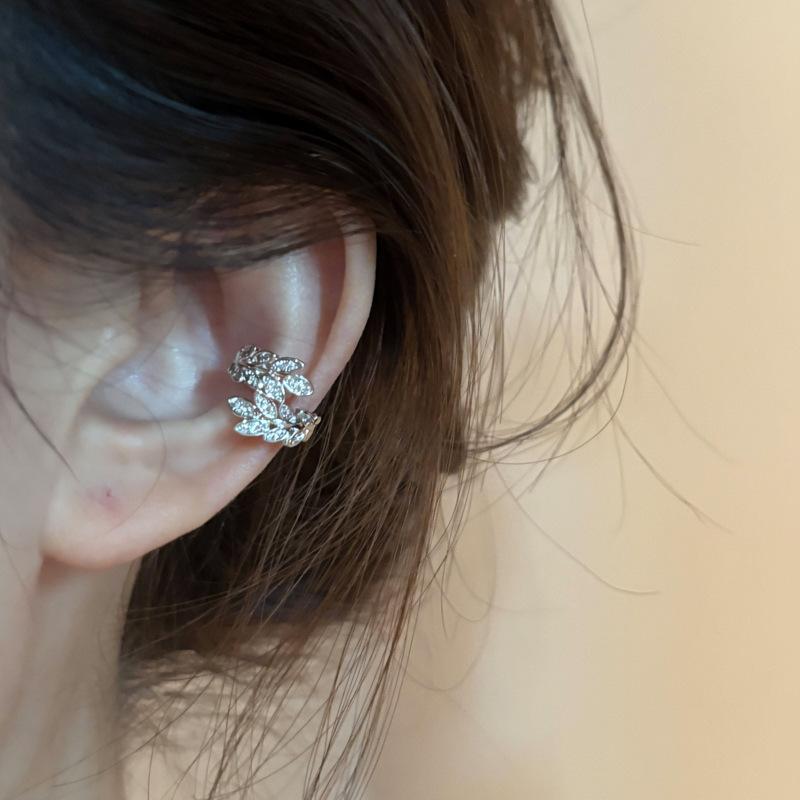 Zircon Wheat Ear Exquisite Fashion Ear Clip Niche Design Sense No Ear Piercing Ear Bone Clip Light Luxury High-end Earrings
Zircon Wheat Ear Exquisite Fashion Ear Clip Niche Design Sense No Ear Piercing Ear Bone Clip Light Luxury High-end Earrings