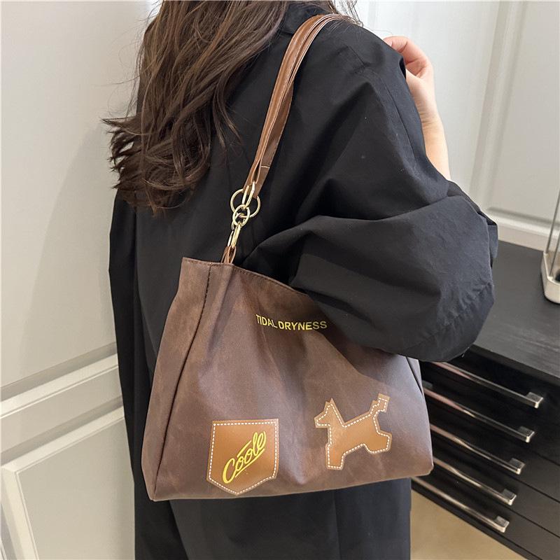 Adorable Cartoon Print Handbag: 2025 Autumn Edition - Spacious, Trendy, and Versatile Shoulder Bag for Stylish Outings 28.5*10*23.5 cm коричневий
Adorable Cartoon Print Handbag: 2025 Autumn Edition - Spacious, Trendy, and Versatile Shoulder Bag for Stylish Outings 28.5*10*23.5 cm коричневий