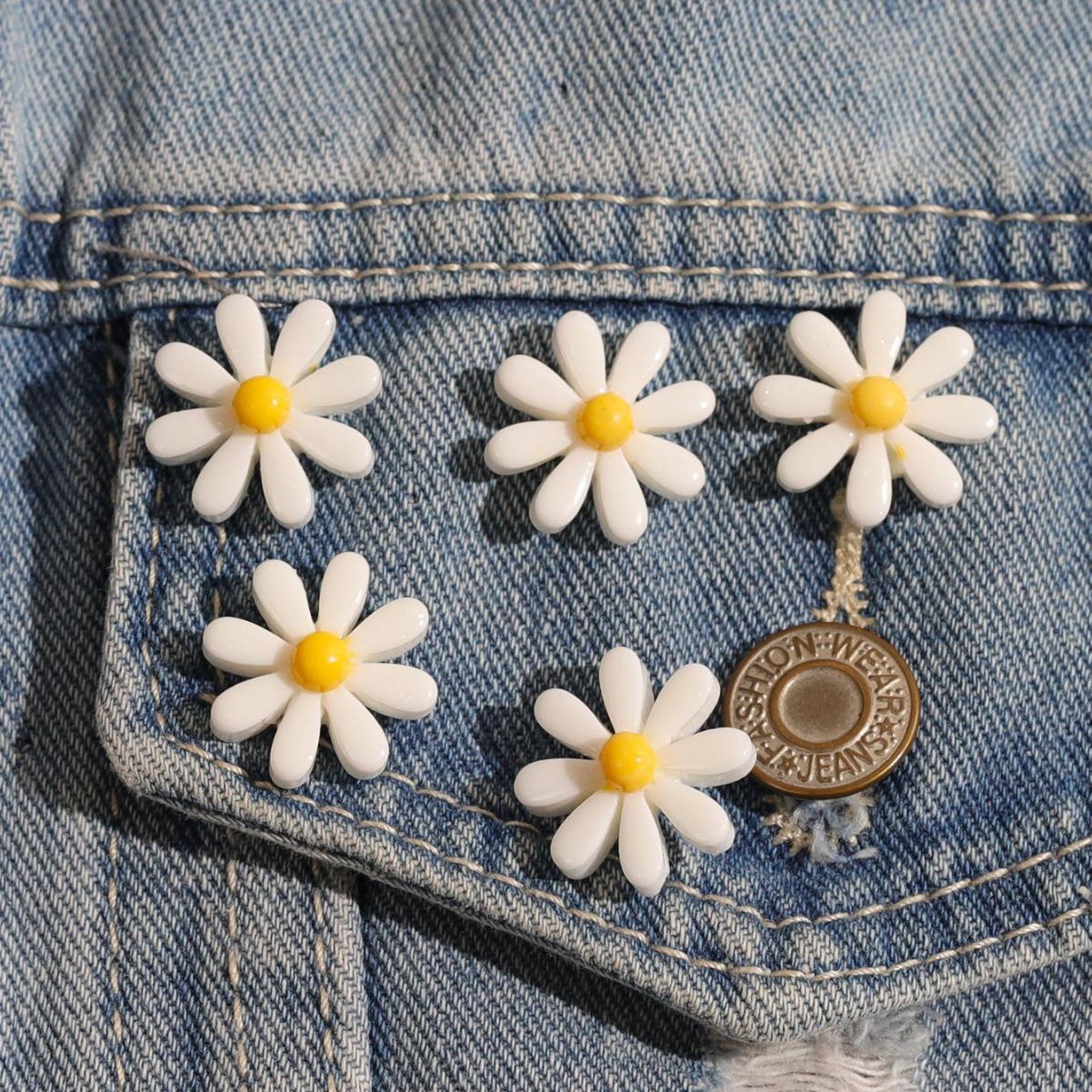 Pastoral Daisy Badge Brooch: Fresh Style Accessory for Clothing, Bags, Scarves, and Pendants
Pastoral Daisy Badge Brooch: Fresh Style Accessory for Clothing, Bags, Scarves, and Pendants