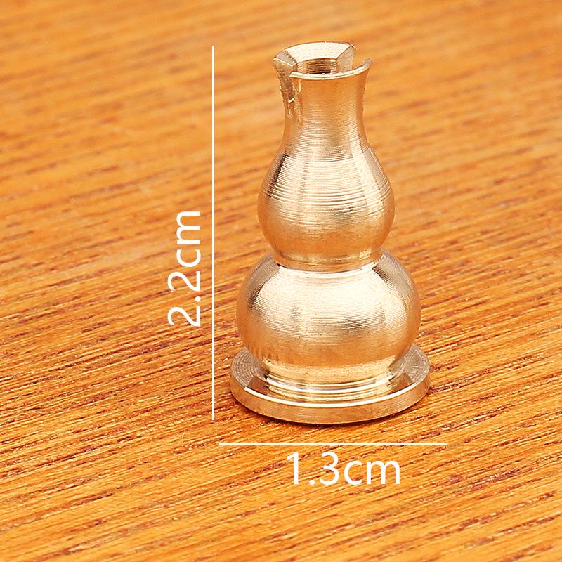 Латунная подставка для благовоний с несколькими отверстиями: Девятидырочная горелка, маленькая подставка для благовоний для церемониального использования.
Латунная подставка для благовоний с несколькими отверстиями: Девятидырочная горелка, маленькая подставка для благовоний для церемониального использования.