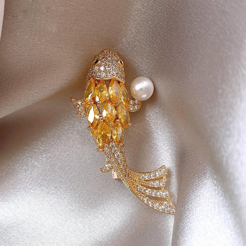 Koi pearl brooch women s high-end sense of light luxury design sense niche chest accessories high-end corsage pin accessories
Koi pearl brooch women s high-end sense of light luxury design sense niche chest accessories high-end corsage pin accessories