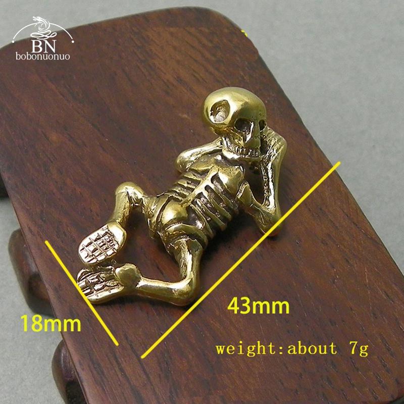 НОВАЯ Статуэтка Человека-Скелета Черепа из Чистой Меди Винтаж Панк Брелоки Фигурки Украшения для Стола Декор для Гостиной Орнамент Ремесла
НОВАЯ Статуэтка Человека-Скелета Черепа из Чистой Меди Винтаж Панк Брелоки Фигурки Украшения для Стола Декор для Гостиной Орнамент Ремесла