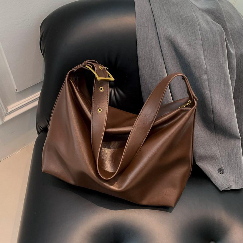 Fashionable Khaki Small Square Bag For Women With Soft Material And Chic Appeal коричневий
Fashionable Khaki Small Square Bag For Women With Soft Material And Chic Appeal коричневий