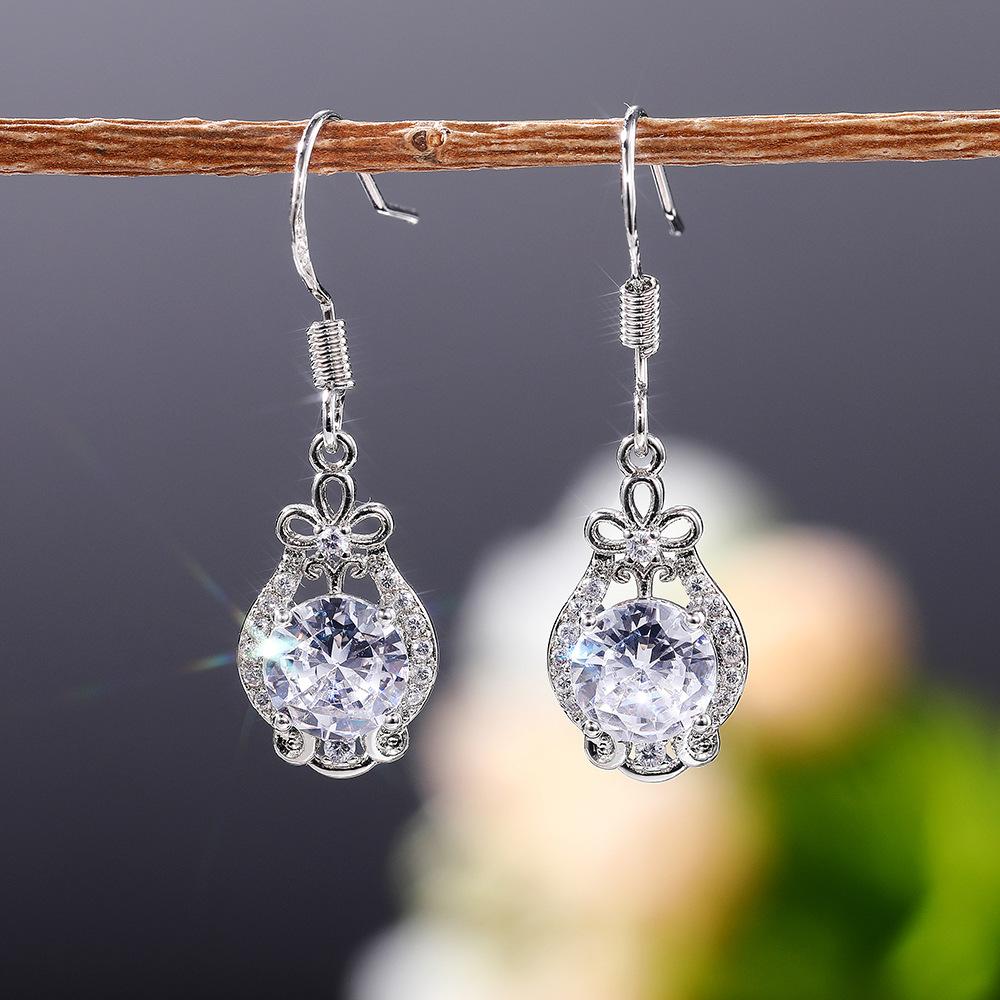 2026 New European and American New Design Flower Short Ear Hook New Simple Zircon Style Personalized Zircon Accessories
2026 New European and American New Design Flower Short Ear Hook New Simple Zircon Style Personalized Zircon Accessories