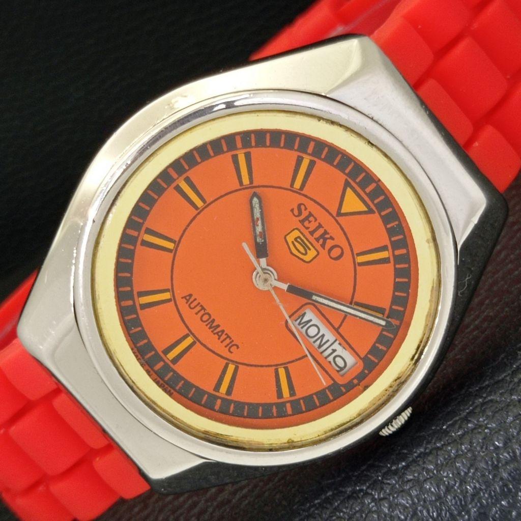 Б/У винтажные мужские часы SEIKO 5 AUTOMATIC JAPAN с оранжевым циферблатом и указателем дня и даты a433831-2 R119-a433831
Б/У винтажные мужские часы SEIKO 5 AUTOMATIC JAPAN с оранжевым циферблатом и указателем дня и даты a433831-2 R119-a433831