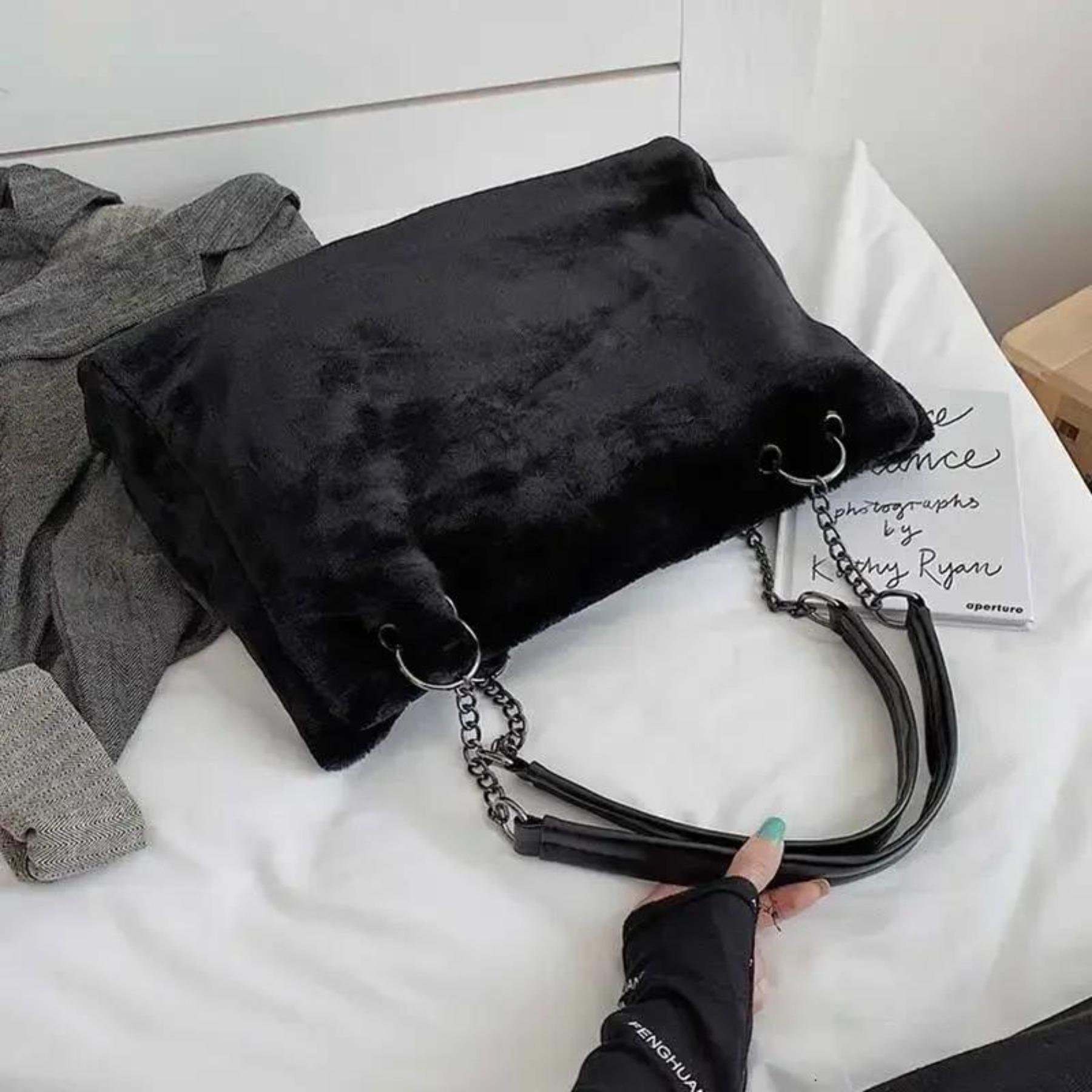 Faux Fur Tote Bag Winter Plush Women Shoulder Bag Casual Lady Handbag Female Chain Larger Capacity Travel Shopping Bag 45X18X14CM
Faux Fur Tote Bag Winter Plush Women Shoulder Bag Casual Lady Handbag Female Chain Larger Capacity Travel Shopping Bag 45X18X14CM