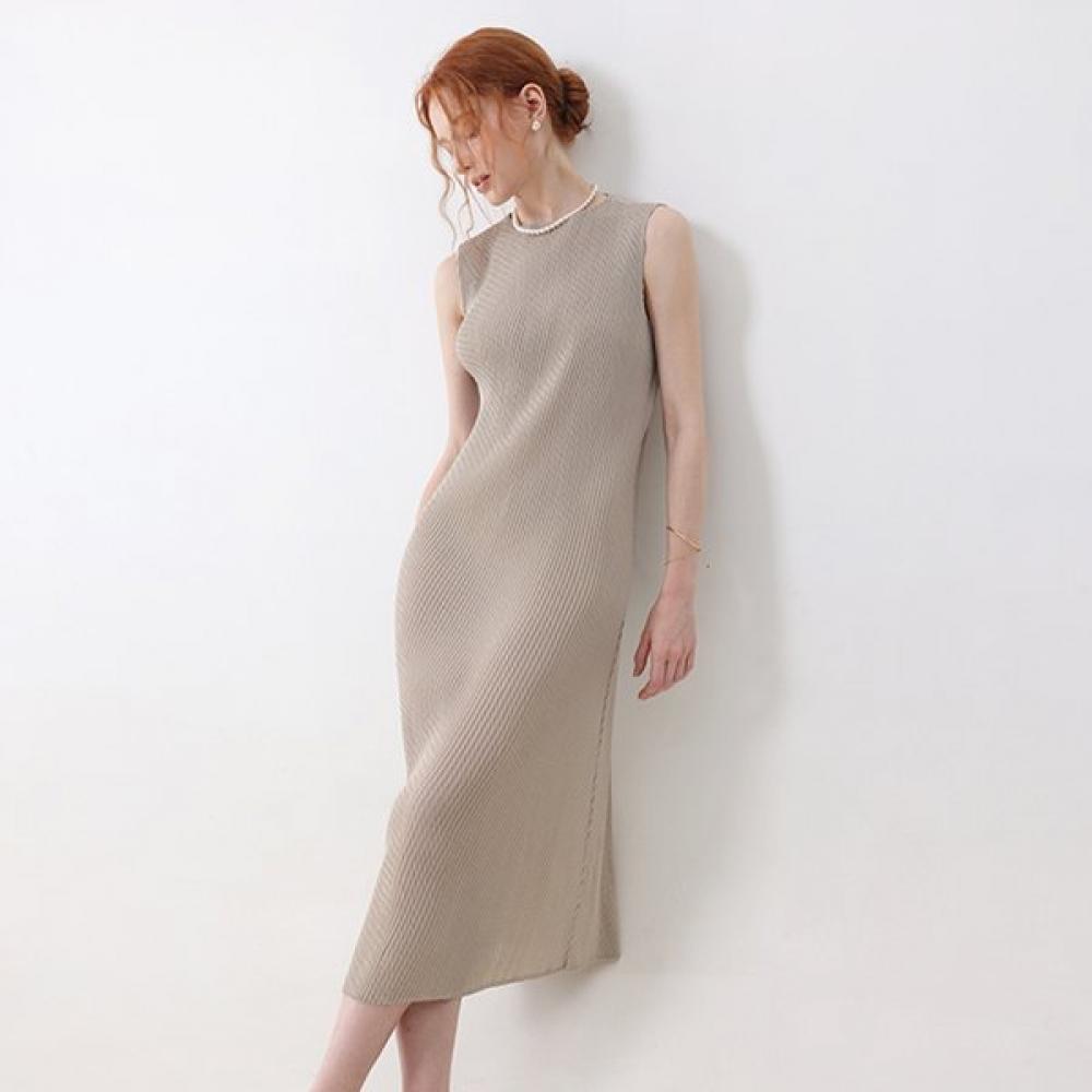 Pleatsmood Nori Sleeveless Dress FREE/BLACK
Pleatsmood Nori Sleeveless Dress FREE/BLACK