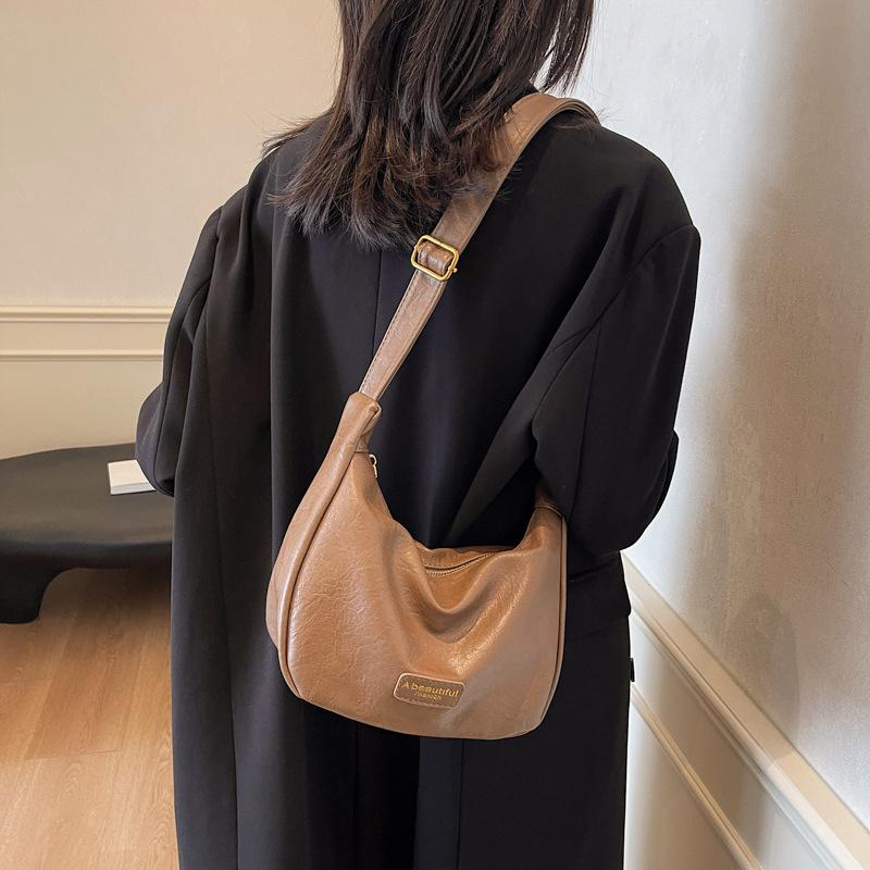 Large capacity bag women s bag 2025 new trendy casual tote bag college students class crossbody shoulder bag dumpling bag 26*12*17 чёрный
Large capacity bag women s bag 2025 new trendy casual tote bag college students class crossbody shoulder bag dumpling bag 26*12*17 чёрный
