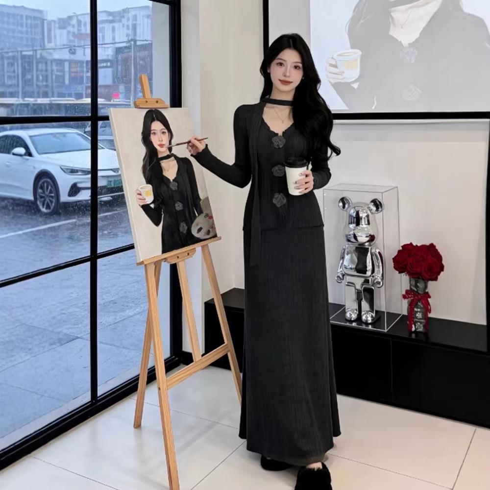 Elegant Floral Slim-Fit Sweater Skirt & Knitwear Set for Women - Winter Collection Medium
Elegant Floral Slim-Fit Sweater Skirt & Knitwear Set for Women - Winter Collection Medium
