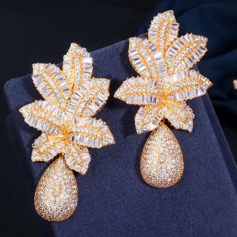 Atmospheric Ladder Zircon Three-Color Electroplated Earrings, Tropical Pineapple Big Earrings
Atmospheric Ladder Zircon Three-Color Electroplated Earrings, Tropical Pineapple Big Earrings