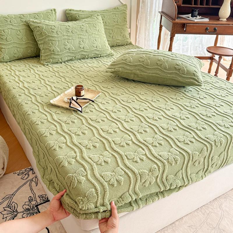 New Soft Cotton Velvet Taffees Only Product Bed Autumn/winter with Wool Thickened Warm Bedspread with Elastic Mattress Cover Only 2 pillowcases
New Soft Cotton Velvet Taffees Only Product Bed Autumn/winter with Wool Thickened Warm Bedspread with Elastic Mattress Cover Only 2 pillowcases