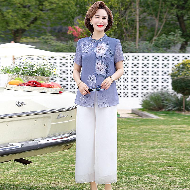 Summer Retro Loose Xiangyunsha Shirt Suit for Middle-aged Women – Comfortable Two-piece Set Blue Top
Summer Retro Loose Xiangyunsha Shirt Suit for Middle-aged Women – Comfortable Two-piece Set Blue Top