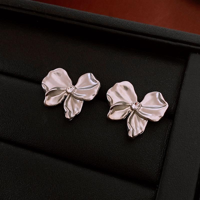 Metal Bow Geometric Stud Earrings Women s New Simple Trend Design Zircon Luxury Party Accessories медный
Metal Bow Geometric Stud Earrings Women s New Simple Trend Design Zircon Luxury Party Accessories медный