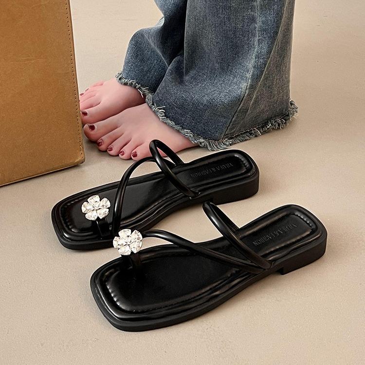Flat-bottomed rhinestone temperament cover toe cool slippers shoes wear new summer pearl sandals 40 бежевий
Flat-bottomed rhinestone temperament cover toe cool slippers shoes wear new summer pearl sandals 40 бежевий