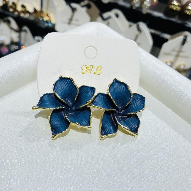 Fashionable Elegant Stainless Steel Gold Color Flower Stud Earrings for Women Hypoallergenic Charming Daily Party Jewelry Gifts синій
Fashionable Elegant Stainless Steel Gold Color Flower Stud Earrings for Women Hypoallergenic Charming Daily Party Jewelry Gifts синій