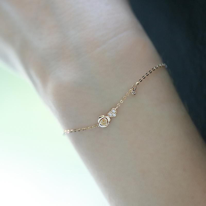 Gold-Plated Sterling Silver Rose Bracelet: Light Luxury Floral Design for Women 925 Silver
Gold-Plated Sterling Silver Rose Bracelet: Light Luxury Floral Design for Women 925 Silver