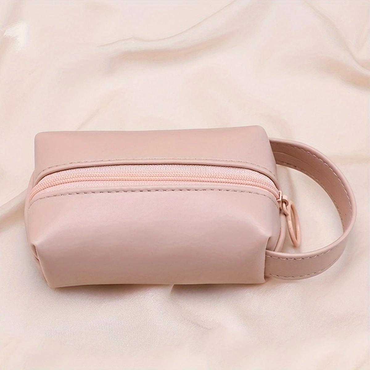 Pu Portable Cosmetic Bag Style Small Bag Jewelry Key Card Mini Lipstick Pack Storage Data Cable Storage Bag One Pack розовый
Pu Portable Cosmetic Bag Style Small Bag Jewelry Key Card Mini Lipstick Pack Storage Data Cable Storage Bag One Pack розовый