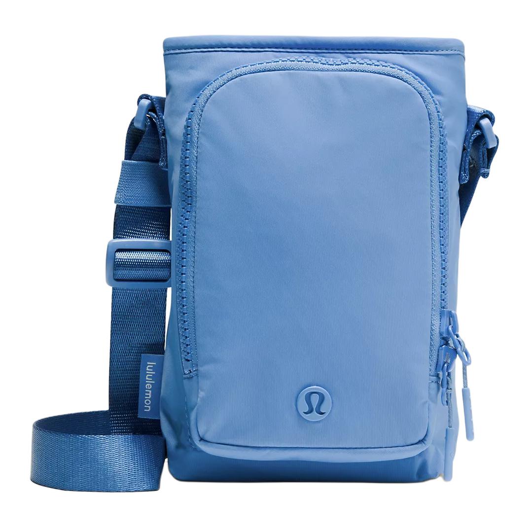Lululemon Water Bottle 2L Squeeze Open Multi-Functional Nylon Shoulder Crossbody Bag Unisex Accessories Sea-Blue LU9BO7S-025461 Ocean Blue
Lululemon Water Bottle 2L Squeeze Open Multi-Functional Nylon Shoulder Crossbody Bag Unisex Accessories Sea-Blue LU9BO7S-025461 Ocean Blue