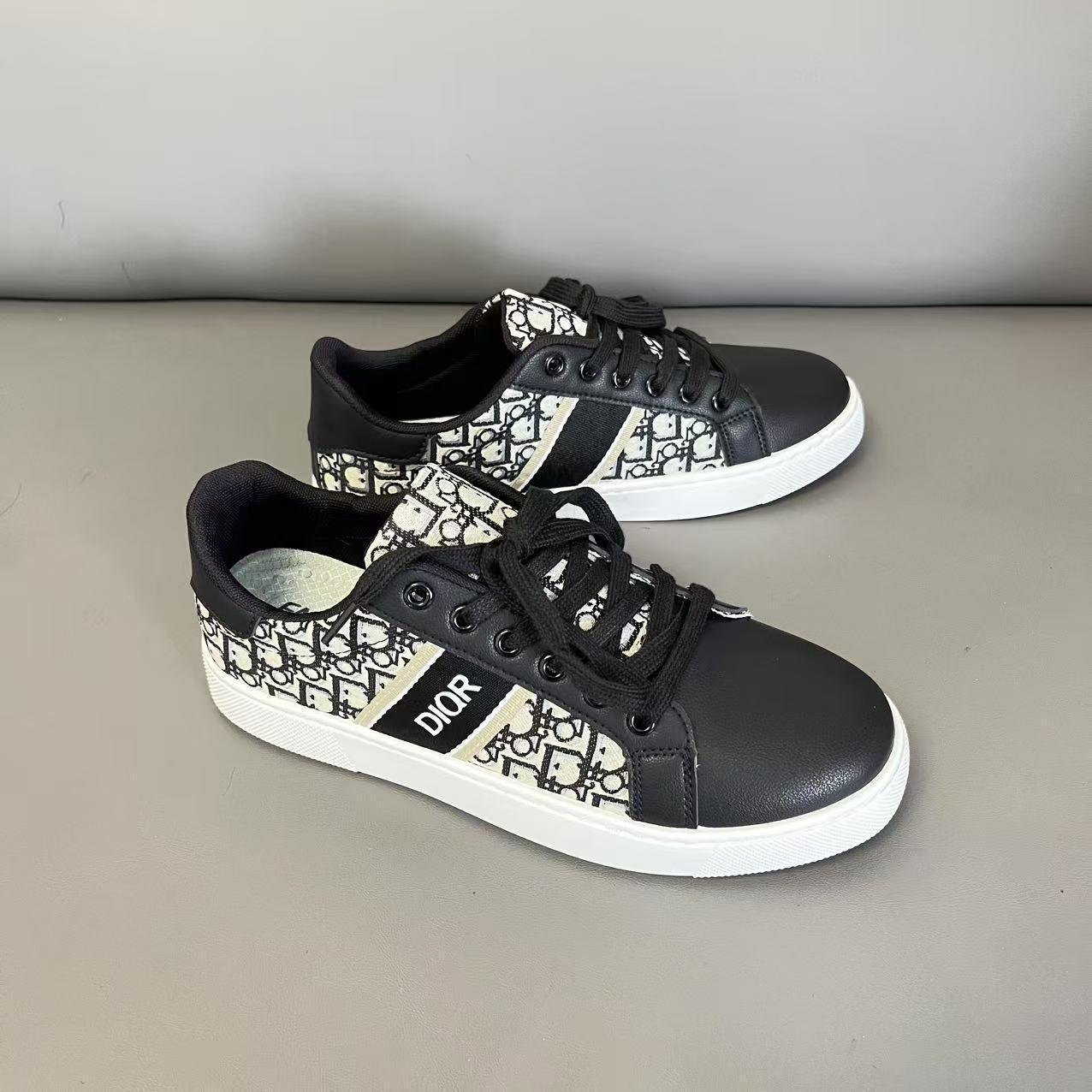 Men s Versatile Colorblock Canvas Skate Shoes - Breathable, Red Soft Sole, Casual Fashion 37
Men s Versatile Colorblock Canvas Skate Shoes - Breathable, Red Soft Sole, Casual Fashion 37