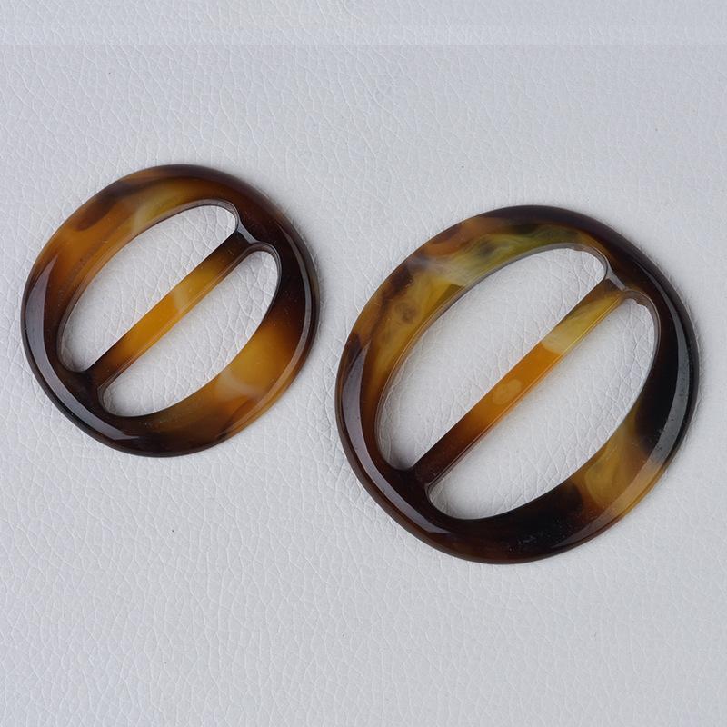 Three-speed Japanese button, resin round colored waist buckle, down trench coat accessories, silk scarf, ribbon button # 9*inner diameter 4cm (100 pieces)
Three-speed Japanese button, resin round colored waist buckle, down trench coat accessories, silk scarf, ribbon button # 9*inner diameter 4cm (100 pieces)