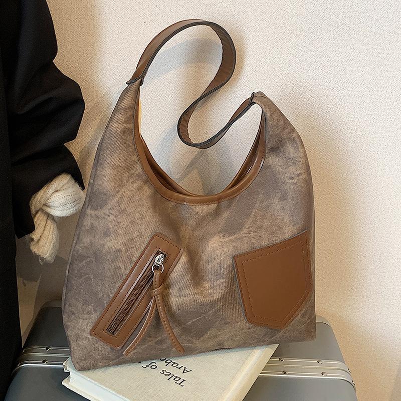 New Spring Retro Contrasting Color Shoulder Bag Large Capacity Simple Crossbody Bag Commuting Niche Design Tote Bag
New Spring Retro Contrasting Color Shoulder Bag Large Capacity Simple Crossbody Bag Commuting Niche Design Tote Bag