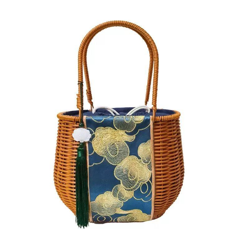 2025 Women Retro Handmade Rattan Basket Fashion Embroidery Imitation Wicker Handbags Causal Woven Box Bag Lady Party Beach Bag
2025 Women Retro Handmade Rattan Basket Fashion Embroidery Imitation Wicker Handbags Causal Woven Box Bag Lady Party Beach Bag