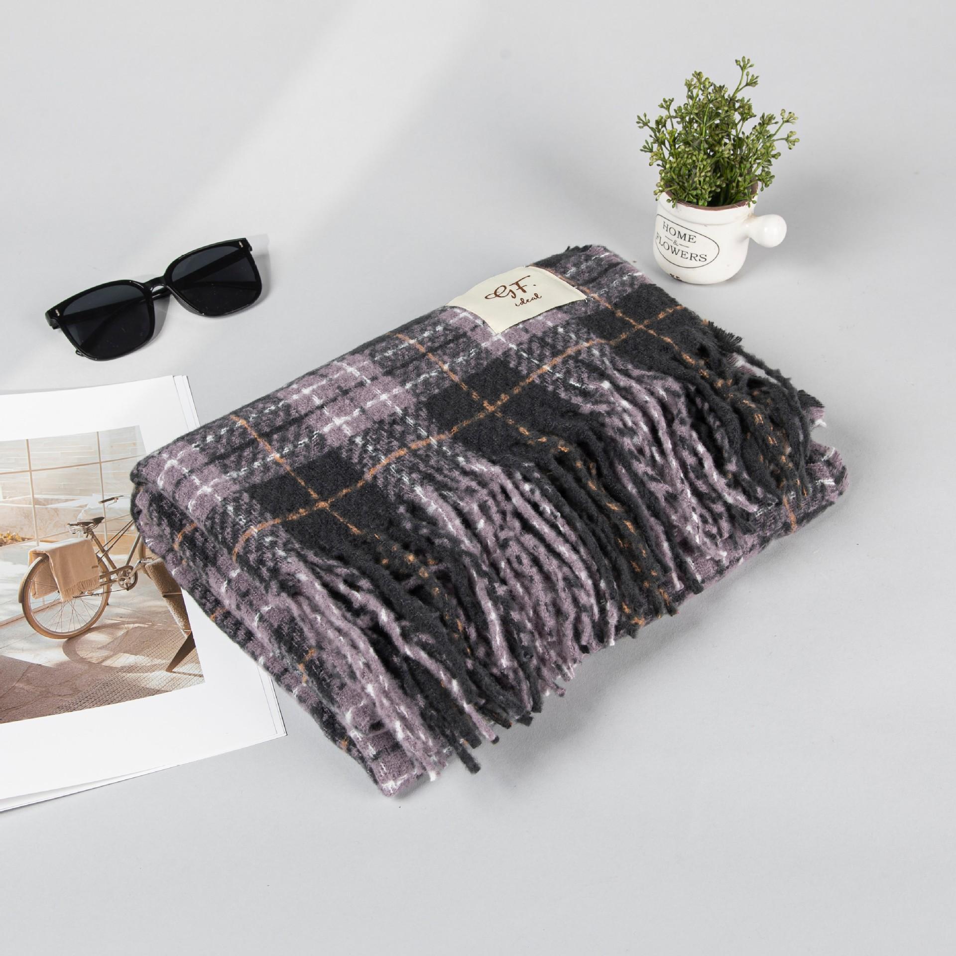 New retro style plaid fringed multi-color knitted scarf for women s winter warm and versatile couple scarf for men 58*210CM
New retro style plaid fringed multi-color knitted scarf for women s winter warm and versatile couple scarf for men 58*210CM