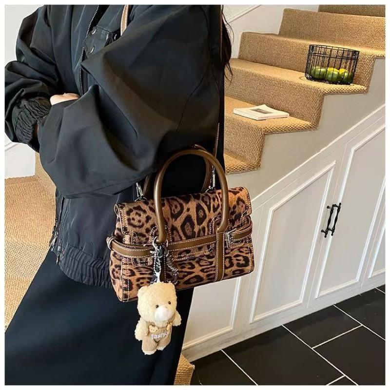 High-end Leopard Print Fashion Trendy Small Bag Portable Women Commuting Cross-body Shoulder 23x7x16 single package леопардовий
High-end Leopard Print Fashion Trendy Small Bag Portable Women Commuting Cross-body Shoulder 23x7x16 single package леопардовий