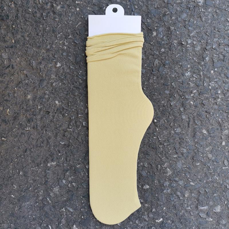 Women s Summer Thin Japanese Retro Mid-Calf Scrunch Socks with Vertical Stripes One Size
Women s Summer Thin Japanese Retro Mid-Calf Scrunch Socks with Vertical Stripes One Size