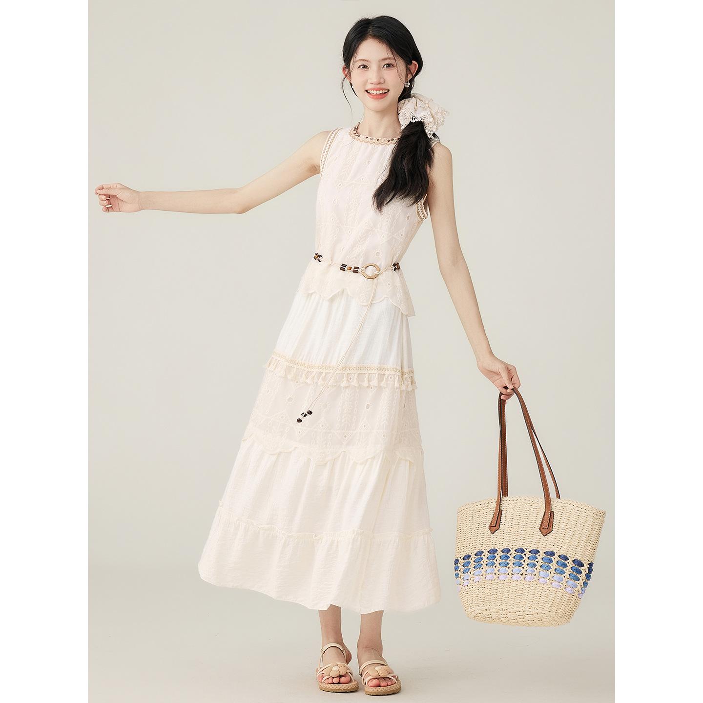 Летний топ-майка без рукавов + юбка с вышивкой + пояс, комплект из трех предметов S
Летний топ-майка без рукавов + юбка с вышивкой + пояс, комплект из трех предметов S