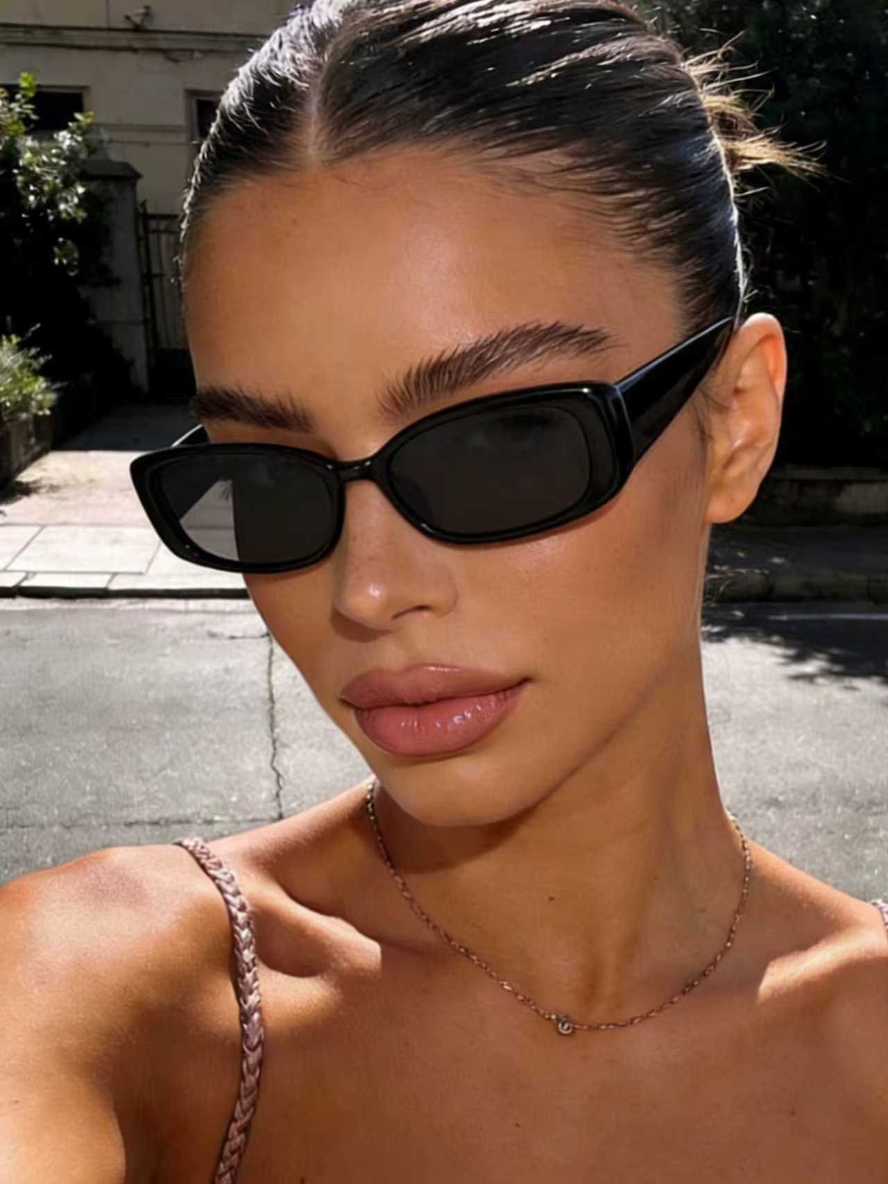 1PCS Square Frame Sunglasses Fashionable High-End Feel Essential for Outdoor Photography Unisex Sun Shades чорний
1PCS Square Frame Sunglasses Fashionable High-End Feel Essential for Outdoor Photography Unisex Sun Shades чорний