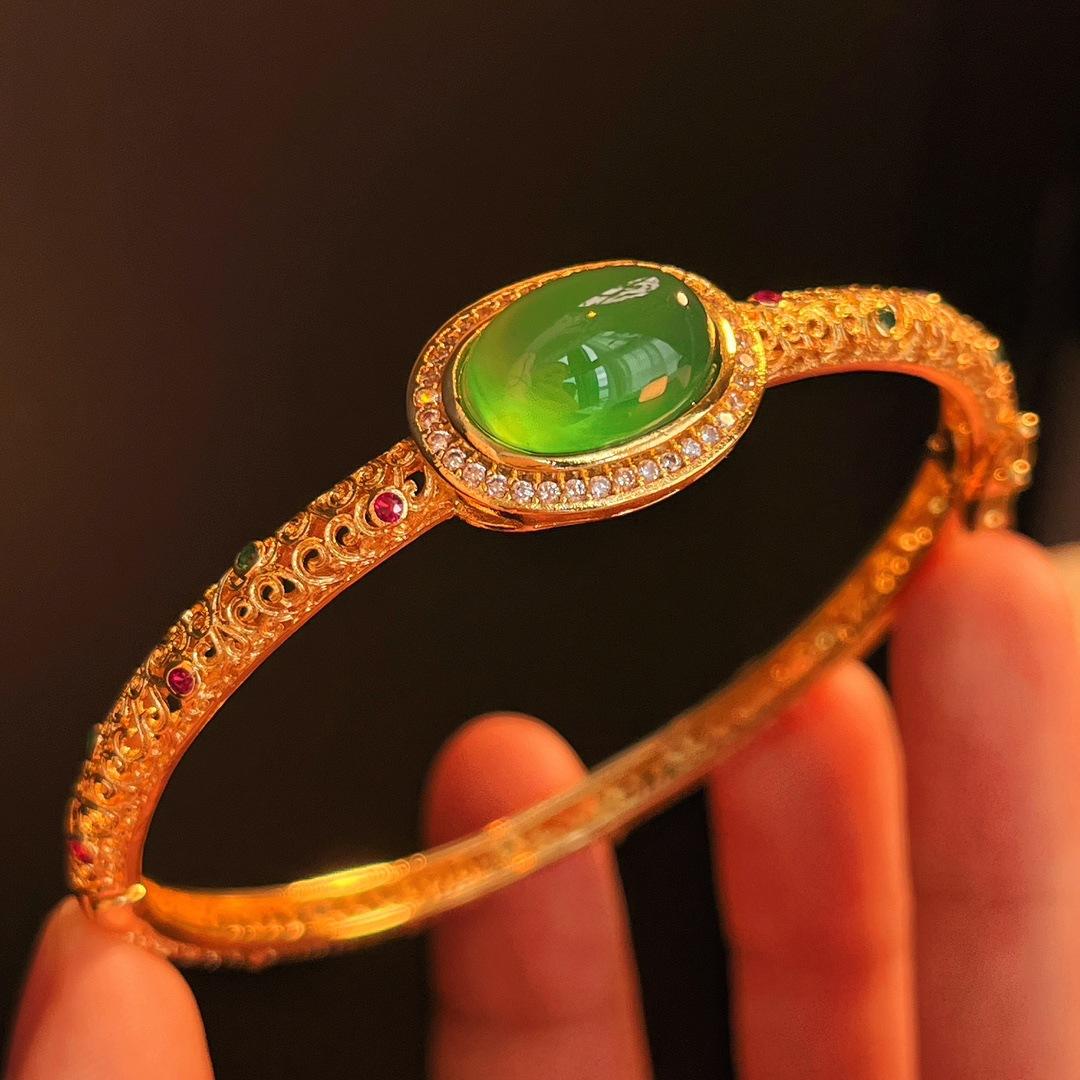 Full Green, Yang Green, Natural Agate Green Chalcedony Bracelet, Women S Opening Is Slightly Inlaid, And The Real Shot Is Fidelity.
Full Green, Yang Green, Natural Agate Green Chalcedony Bracelet, Women S Opening Is Slightly Inlaid, And The Real Shot Is Fidelity.