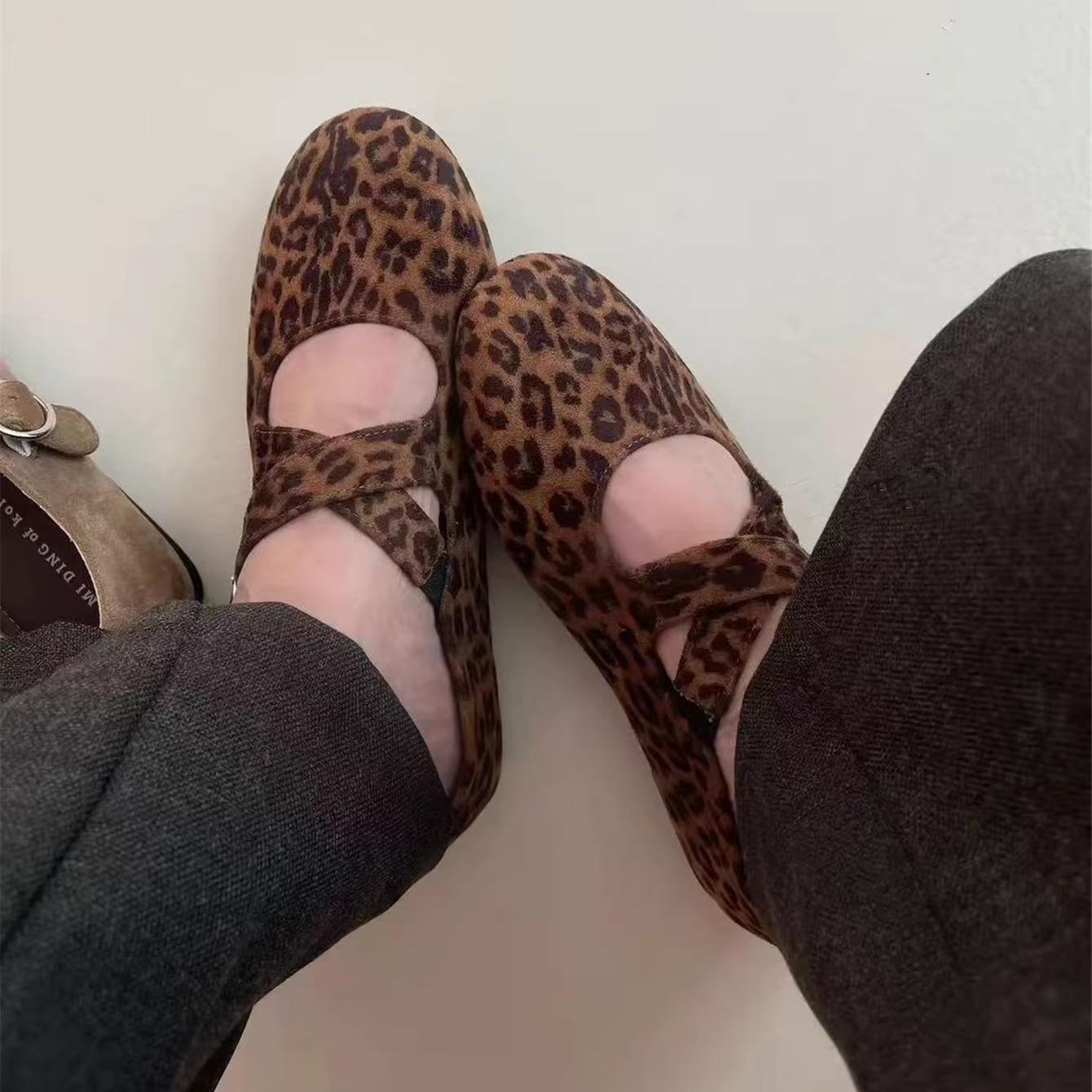 Винтажные туфли Мэри Джейн на плоской подошве с леопардовым принтом и перекрестными ремешками, женские, новая коллекция осень 2025, удобные туфли для бабушек 40 леопардовый
Винтажные туфли Мэри Джейн на плоской подошве с леопардовым принтом и перекрестными ремешками, женские, новая коллекция осень 2025, удобные туфли для бабушек 40 леопардовый