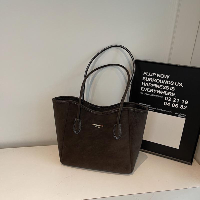 Повседневная большая сумка-тоут женская новая зимняя простая и высококачественная сумка через плечо с леопардовым принтом
Повседневная большая сумка-тоут женская новая зимняя простая и высококачественная сумка через плечо с леопардовым принтом