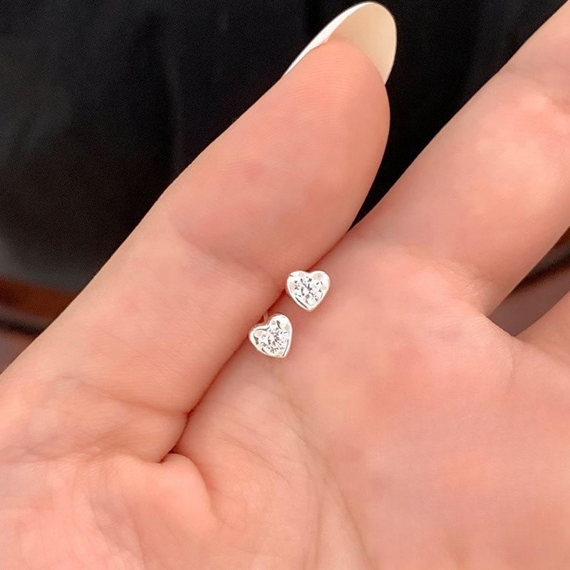 Korean version of simple mini pink zirconium love stud earrings women s small earrings sweet earrings
Korean version of simple mini pink zirconium love stud earrings women s small earrings sweet earrings
