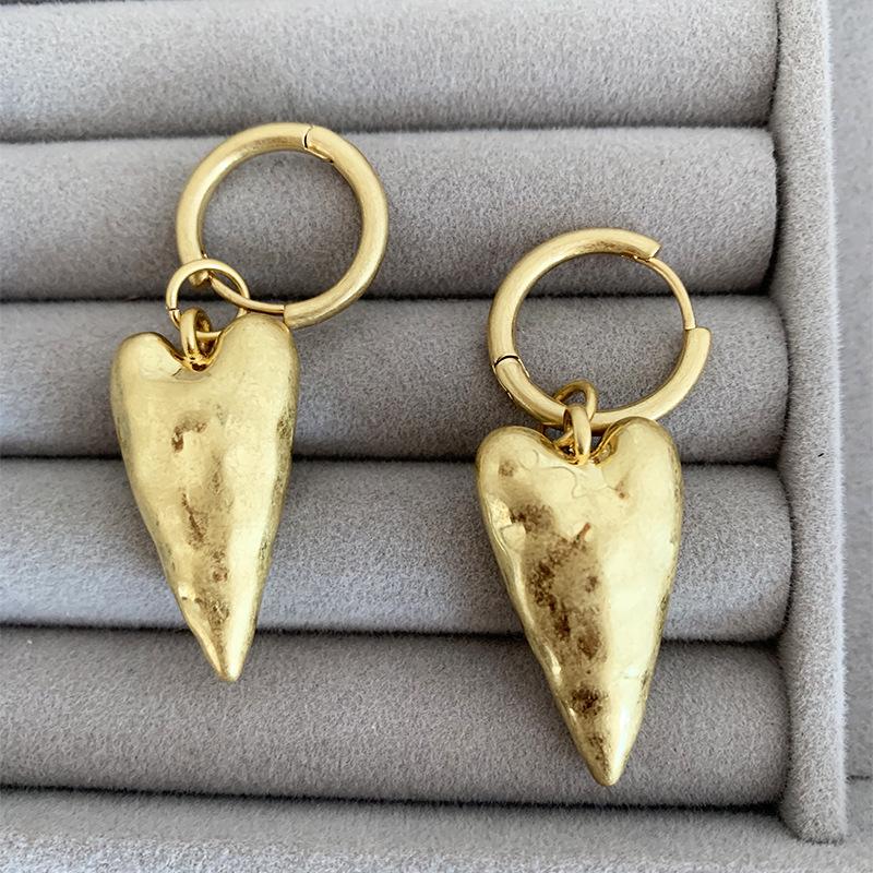 Ретро Серебряные Потертые Серьги-кольца в форме сердца
Ретро Серебряные Потертые Серьги-кольца в форме сердца