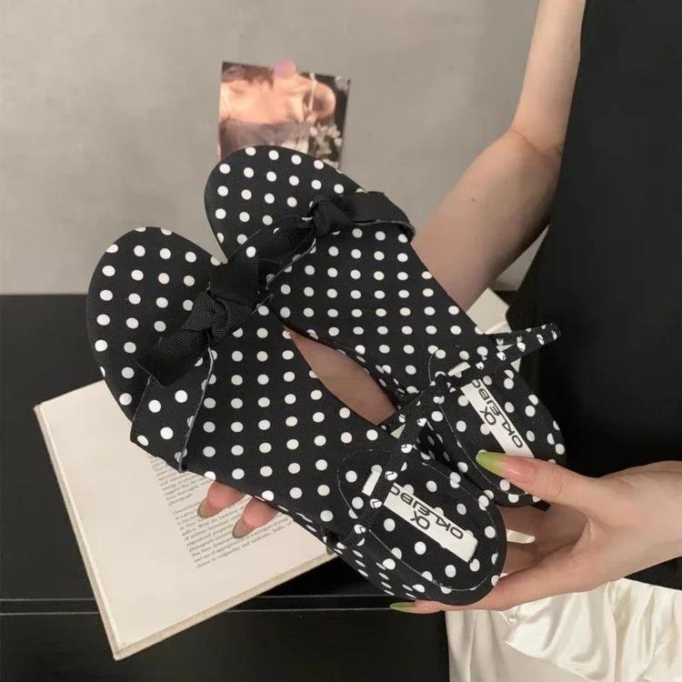 Модная женская обувь на низком каблуке, сандалии для женской обуви, пряжки, трендовые каблуки с квадратным носком, лаконичные шлепанцы, повседневный ремешок с пряжкой 40 чёрный
Модная женская обувь на низком каблуке, сандалии для женской обуви, пряжки, трендовые каблуки с квадратным носком, лаконичные шлепанцы, повседневный ремешок с пряжкой 40 чёрный