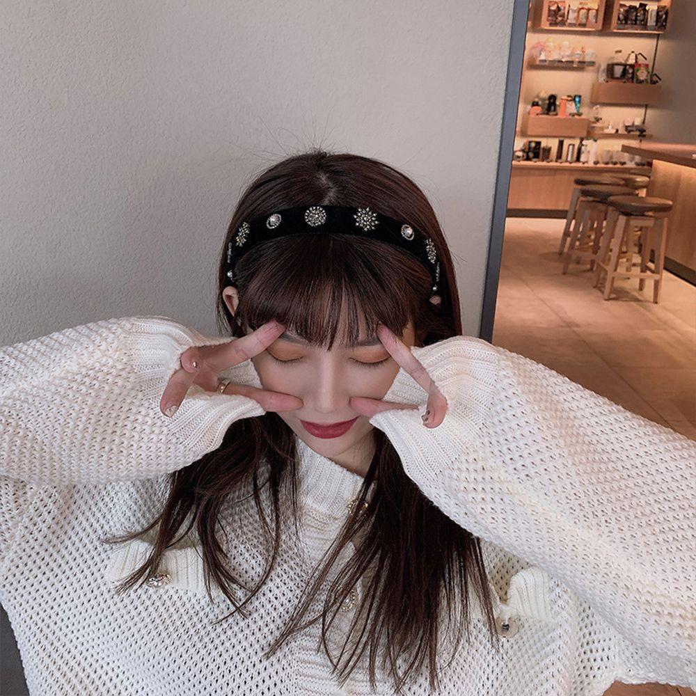 Headpiece Wide Pearl Vintage Crystal Sweet Hair Hoop Korean Style Hair Hoop Velvet Women Headband
Headpiece Wide Pearl Vintage Crystal Sweet Hair Hoop Korean Style Hair Hoop Velvet Women Headband