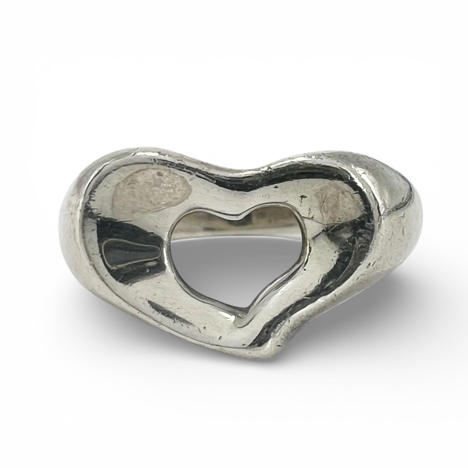 TIFFANY&Co. Кільце Elsa Peretti Срібло Жіноче Відкрите серце б/в
TIFFANY&Co. Кільце Elsa Peretti Срібло Жіноче Відкрите серце б/в