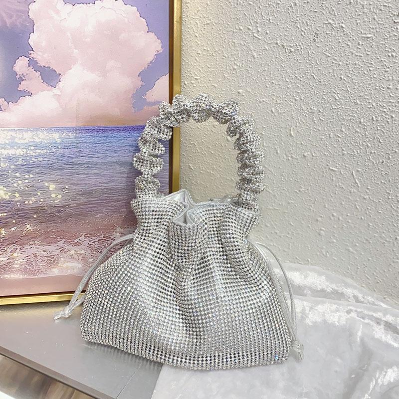 sense, trend, personality, light luxury, dumpling bag, niche design, shiny and inflexible, diamond-encrusted handbag.
sense, trend, personality, light luxury, dumpling bag, niche design, shiny and inflexible, diamond-encrusted handbag.