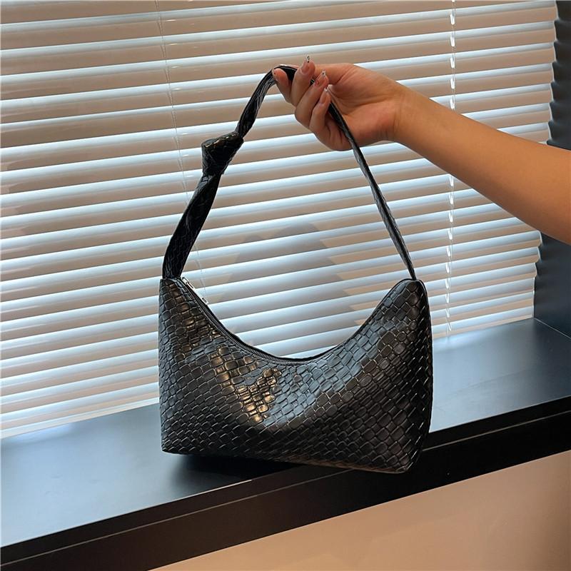 Вместительная высококлассная плетеная сумка-тоут, сумка через плечо, сумка под мышкой, модная универсальная сумка, новая трендовая сумка чёрный
Вместительная высококлассная плетеная сумка-тоут, сумка через плечо, сумка под мышкой, модная универсальная сумка, новая трендовая сумка чёрный
