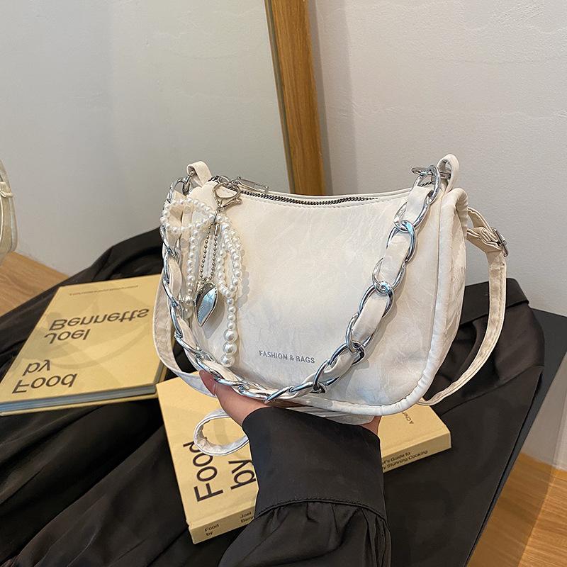 High-Value Niche Bag Women S Autumn Beaded Bow Versatile Messenger Bag Chain Underarm Bag
High-Value Niche Bag Women S Autumn Beaded Bow Versatile Messenger Bag Chain Underarm Bag