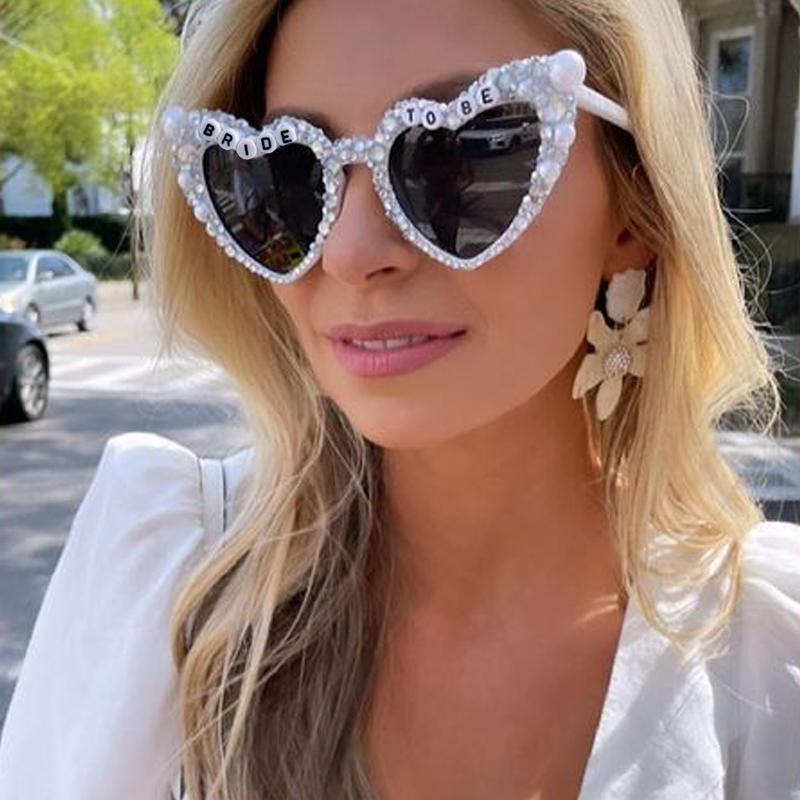 2pcs Bridal Shower Gifts Bride Claw Hair Clip Bride To Be Pearl Heart Shaped Glasses Wedding Engagement Bachelorette Party decor
2pcs Bridal Shower Gifts Bride Claw Hair Clip Bride To Be Pearl Heart Shaped Glasses Wedding Engagement Bachelorette Party decor