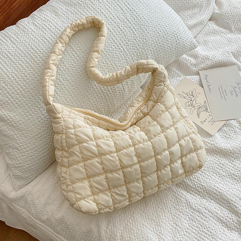 Trendy And Stylish Large Capacity Retro Tote Bag In Grids For Autumn And Winter OffWhite
Trendy And Stylish Large Capacity Retro Tote Bag In Grids For Autumn And Winter OffWhite