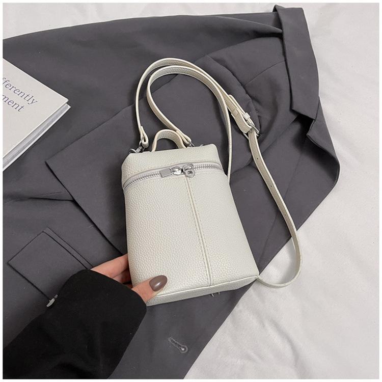 Popular fashion simple and cute hand bag 2026 spring versatile commuter shoulder oblique span mobile phone bag
Popular fashion simple and cute hand bag 2026 spring versatile commuter shoulder oblique span mobile phone bag