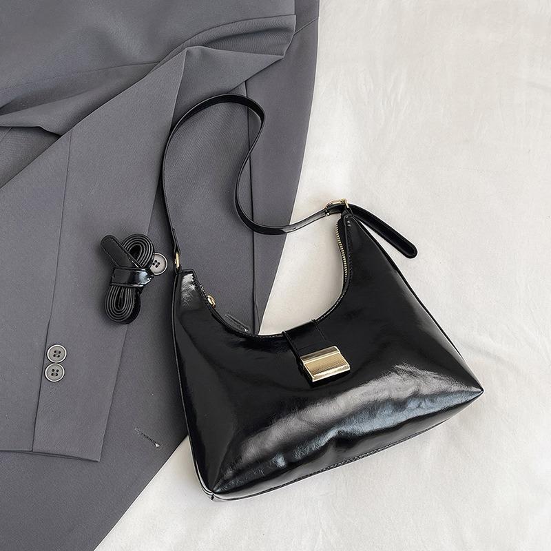 Simple single shoulder underarm bag women s high-end autumn new fashion messenger bag commuter texture small square bag
Simple single shoulder underarm bag women s high-end autumn new fashion messenger bag commuter texture small square bag