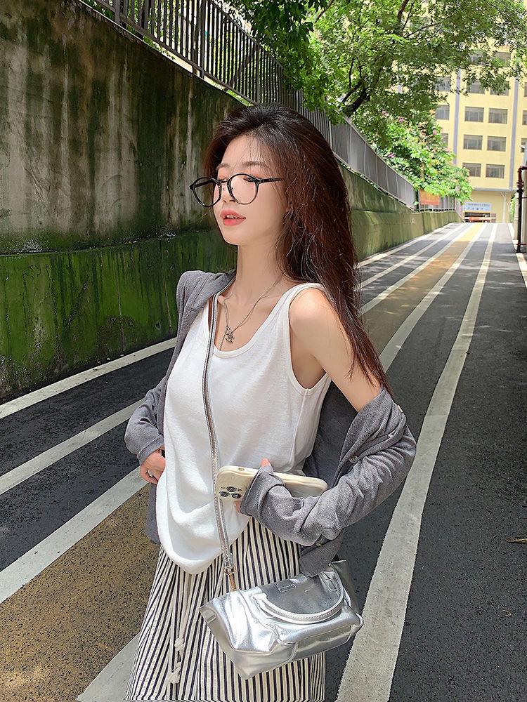 Women s White Chiffon Racerback Tank Top - Sleeveless, Loose Fit, Solid Color, Summer Outerwear One Size (below 180 lbs)
Women s White Chiffon Racerback Tank Top - Sleeveless, Loose Fit, Solid Color, Summer Outerwear One Size (below 180 lbs)